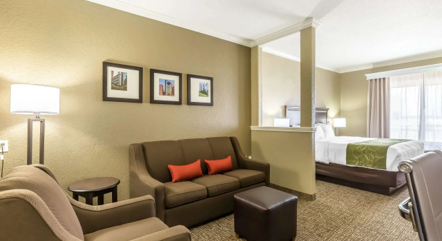 Двухместный люкс Comfort Suites Houston IAH Airport - Beltway 8