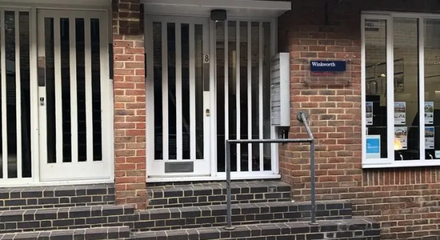 Black Swans Nest - Flt 1 8 St Clement St, Забронировать Отель Винчестер Хэмпшир, рядом с Royal Hampshire County Hospital