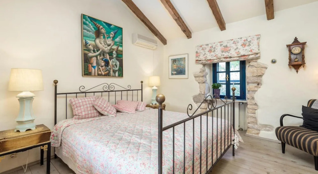 Awesome Home in Dobrinj With Wifi and 2 Bedrooms, Varaa Hotelli Hotellit Kvarner Islands uima-altaalla, Uima-allas
