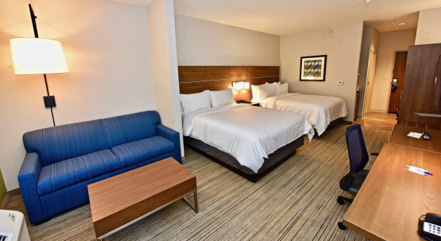 Четырёхместный люкс Holiday Inn Express & Suites Perryville by IHG