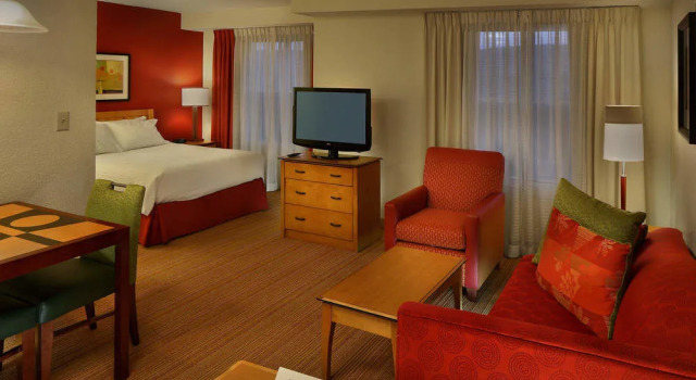 Residence Inn Southington, Varaa Hotelli Hotellit New England uima-altaalla, Uima-allas