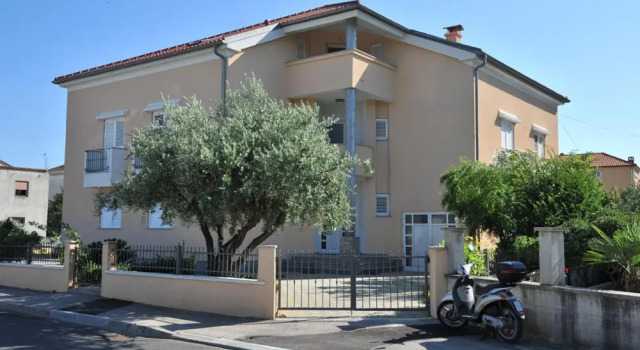 Apartments Villa Clementa, Забронировать Апартаменты/квартира Отели Задар с парковкой, рядом с Пляж Пунта Байло, Парковка