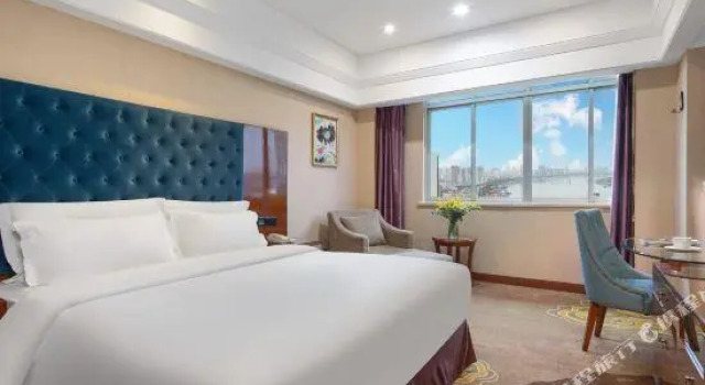Номер Deluxe Zhonghan Holiday International Hotel Changde