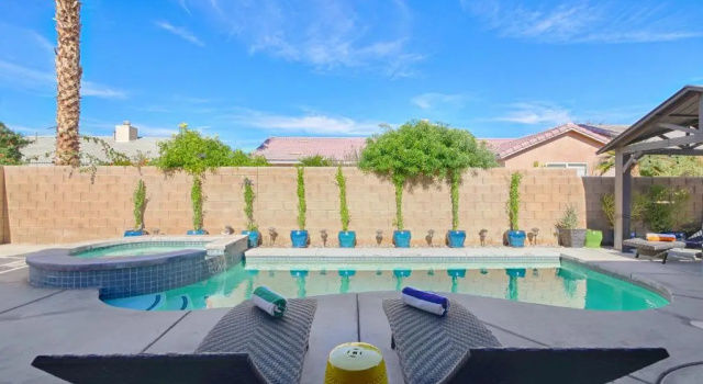 Коттедж Spacious house w/pool near polo fields