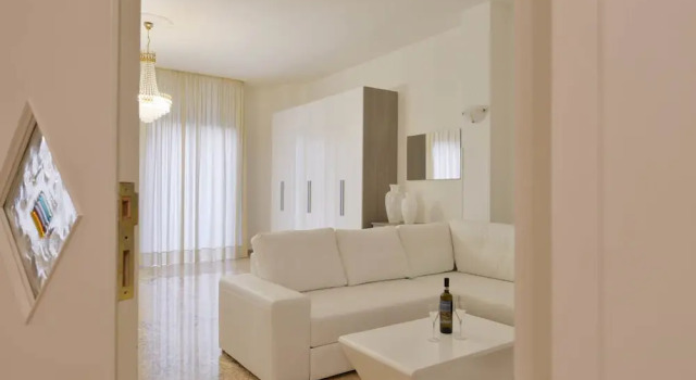Четырёхместный номер Standard с балконом Hotel La Marina