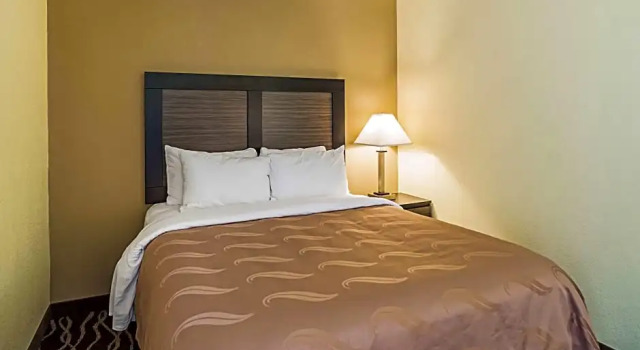 Шестиместный номер Standard Quality Inn & Suites Frostburg-Cumberland