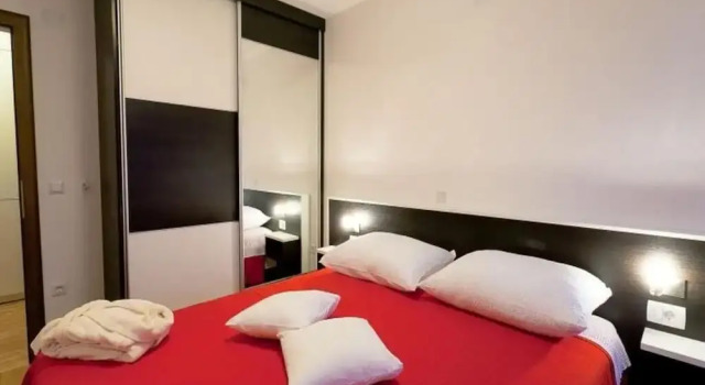 Семейные апартаменты с балконом и с видом на море Apartments Grbic