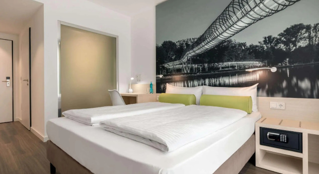 Двухместный номер Standard Super 8 by Wyndham Oberhausen am Centro