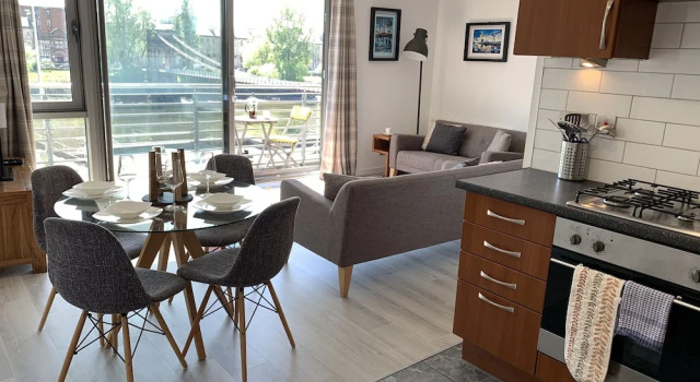Апартаменты с 2 комнатами с балконом и с видом на реку Clyde Waterfront Apartments