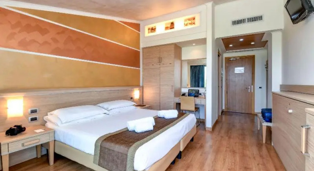 Трёхместный номер Classic с балконом Hotel Rivus