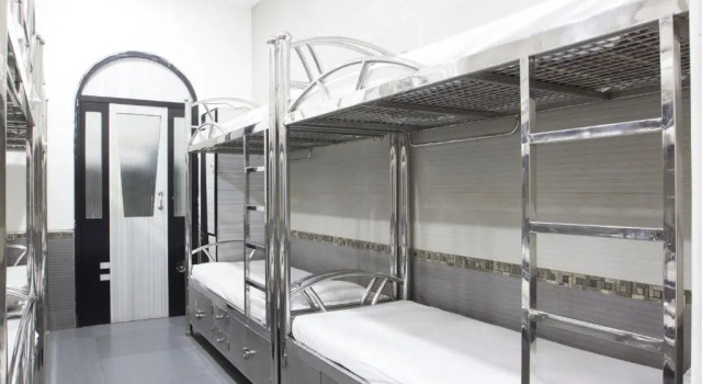Кровать в общем номере (мужской номер) Welcome Guest House