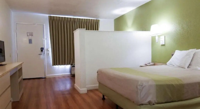 Четырёхместный номер Standard Motel 6 Hemet