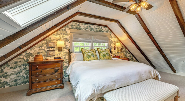 Enchanting Highlands Cottage w/ Pond & Waterfall, Đặt Nhà nghỉ dưỡng Highlands Bắc Carolina