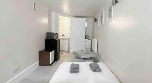 Remarkable 1-bed House in London, Забронировать Отель Камден Лондон, рядом с Вестминстерский университет