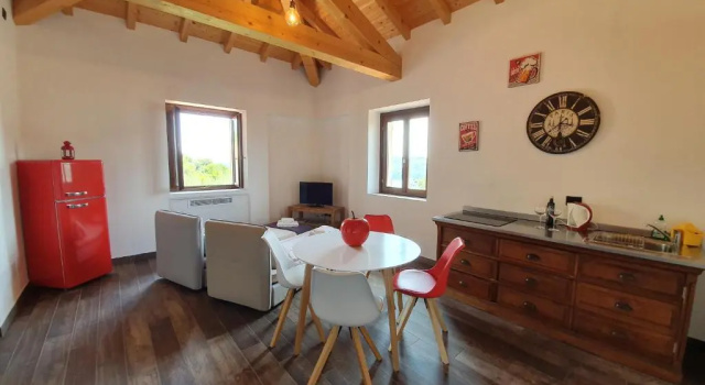 Четырёхместный номер Standard с видом на озеро Agriturismo Podere Nigriano