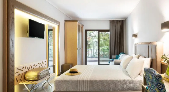 Четырёхместный семейный номер Standard с видом на сад Philoxenia Hotel