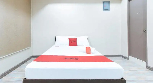 Номер Standard RedDoorz Plus at Canley Residential