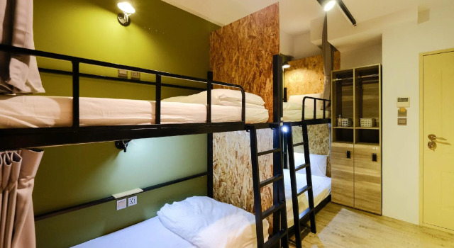 Кровать в общем номере Flyinn Hostel
