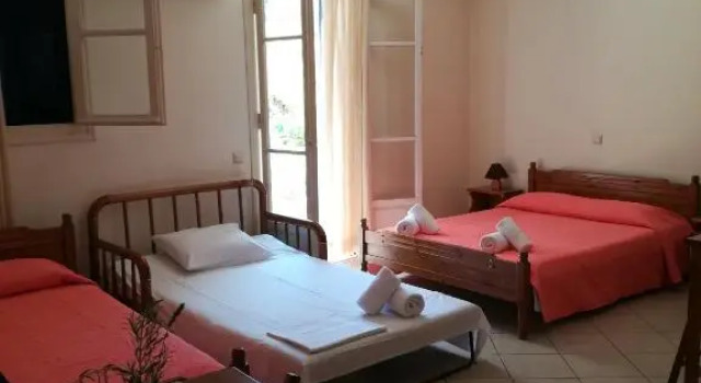 Студия Ta Adelfia