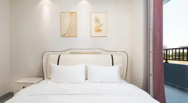 Люкс с 3 комнатами с видом на сад Yashe Hotel (Nanshan Tourism Scenic Area Yazhouwan Technology City Branch)