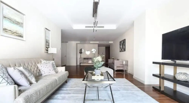 Bright And Luxurious Apt in the Heart of Difc!, Забронировать Апартаменты/квартира Отели Дубая с бассейном, рядом с Торговый центр The Boulevard, Бассейн