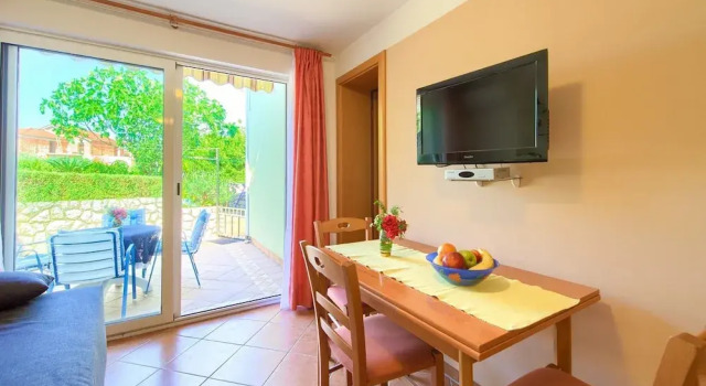 Nice Apartment With Private Terrace Near the Sea