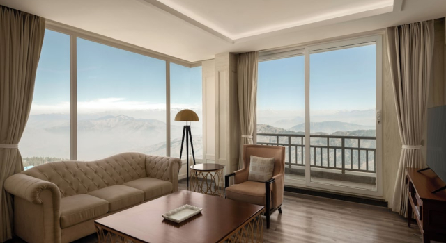Двухместный люкс с балконом и с видом на горы The Greenberry Mountain Resort Narkanda