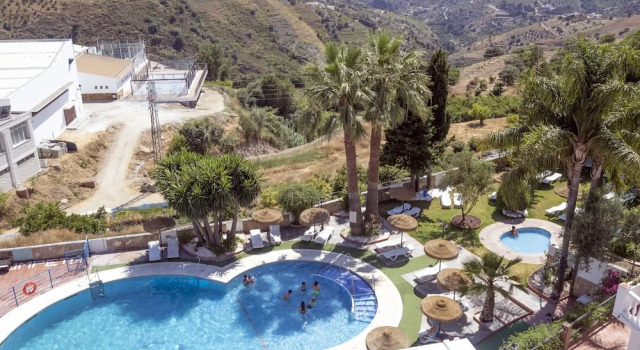 Трёхместный номер Standard с балконом Hotel y Bungalows Balcón de Competa