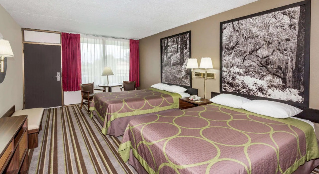 Четырёхместный номер Standard Super 8 by Wyndham Valdosta Mall