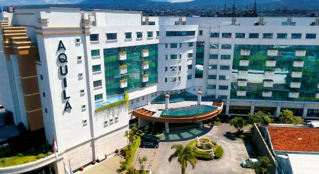 Полулюкс Grand Aquila Hotel