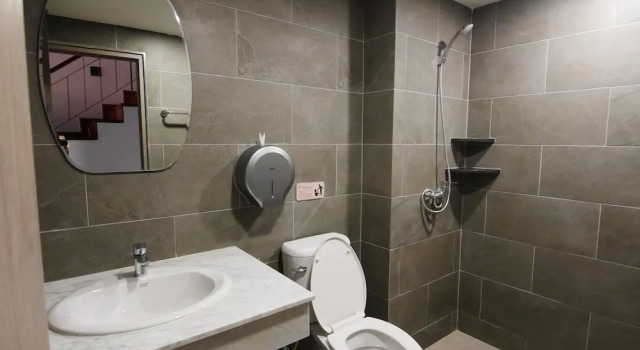 Кровать в общем номере c 1 комнатой Ray Coffee Bar & Hostel - Adults Only