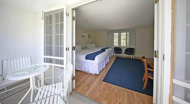 Двухместный номер Premium с балконом Colonial Inn Harbor Springs