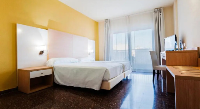Трёхместный номер клубный Hotel Fontana Plaza