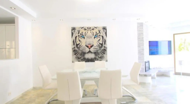 Апартаменты 1093 modern beach apartment , huge terrace , bbq