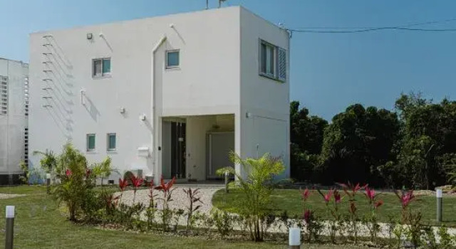 Ocean View Villa Minamijuji, Book Villa Sommerhuse i Okinawa, Hytte