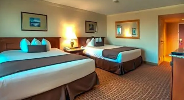 Четырёхместный номер Deluxe Harrahs Council Bluffs Hotel & Casino - A Caesars Rewards Destination