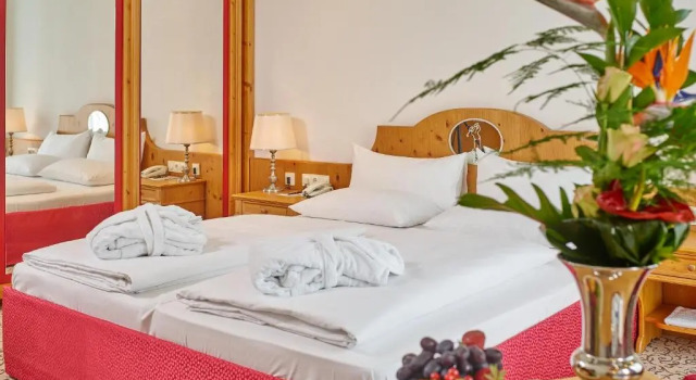 Номер Comfort MAXIMILIAN Grand Hotel