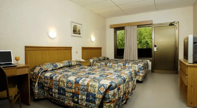 Hotel Land Express Rincón de los Sauces, Забронировать Отель Ринкон-де-лос-Саусес Неукен