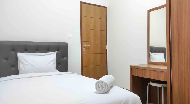 Big And Comfy 3Br At Vida View Apartement, Book Apartment Hotels in Sulawesi with Parking, Parking