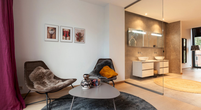 Unit 3 - Modern Smart Home Triplex Private Garden & Parking