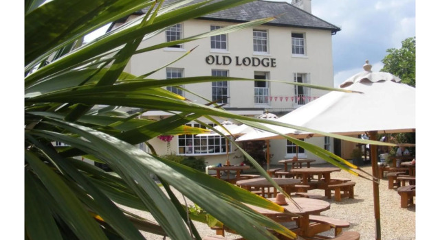 OYO The Old Lodge, Boek Hotel Hotels in Hampshire met parkeren, Parkeren