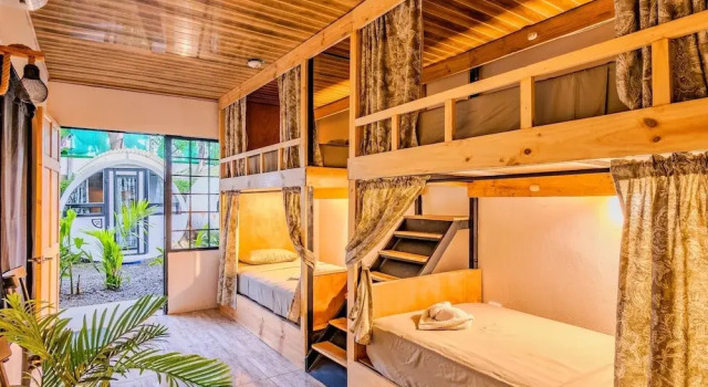Koru Village Boutique Hostel, Забронировать Хостел Хостелы Увита, Хостел