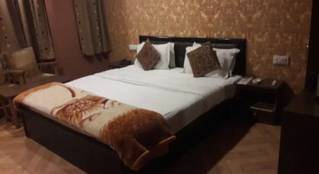 Hotel The Kaisar, Забронировать Отель Сринагар Jammu & Kashmir Ski
