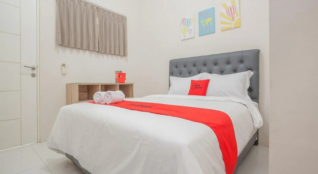 RedDoorz near Ciputra Golf Surabaya