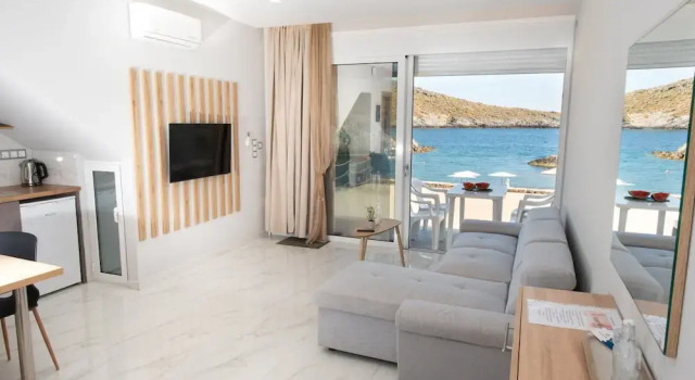 Студия Deluxe Beachfront Studio Kyma East