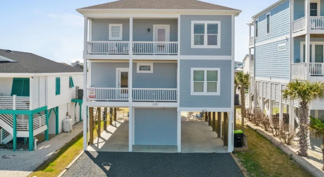 Коттедж Fore Seasuns / 139 Scotch Bonnet Dr. 4 Bedroom Home by RedAwning