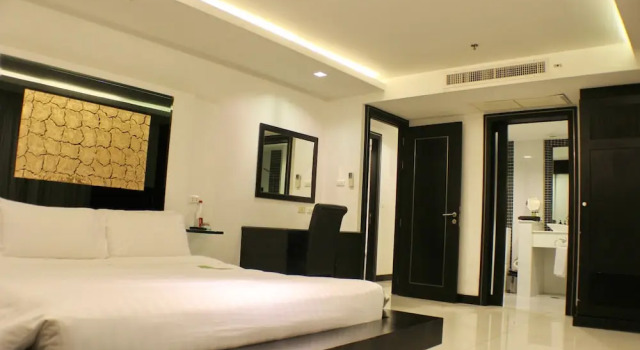 Люкс с 2 комнатами с балконом Nova Suites Pattaya by Compass Hospitality