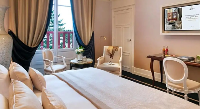 Номер Prestige с видом на море Hôtel Barrière LHermitage
