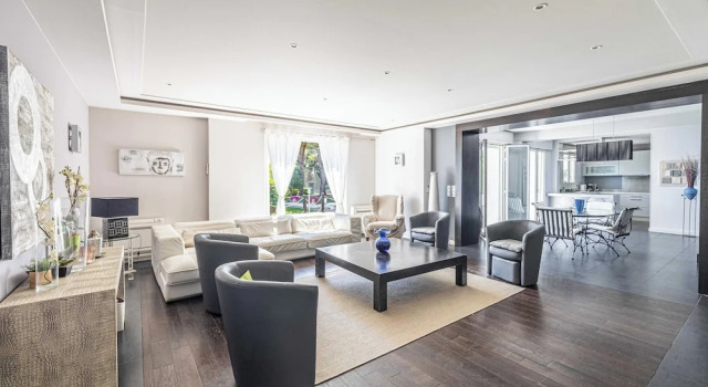 A c Villa 8BR 15P with Pool & Tennis - Antibes, Забронировать Вилла Антиб Приморские Альпы