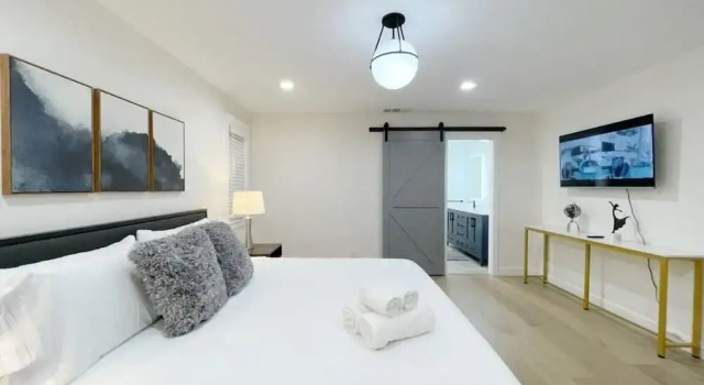 Коттедж @ Marbella Lane - Contemporary Sophisticated Home